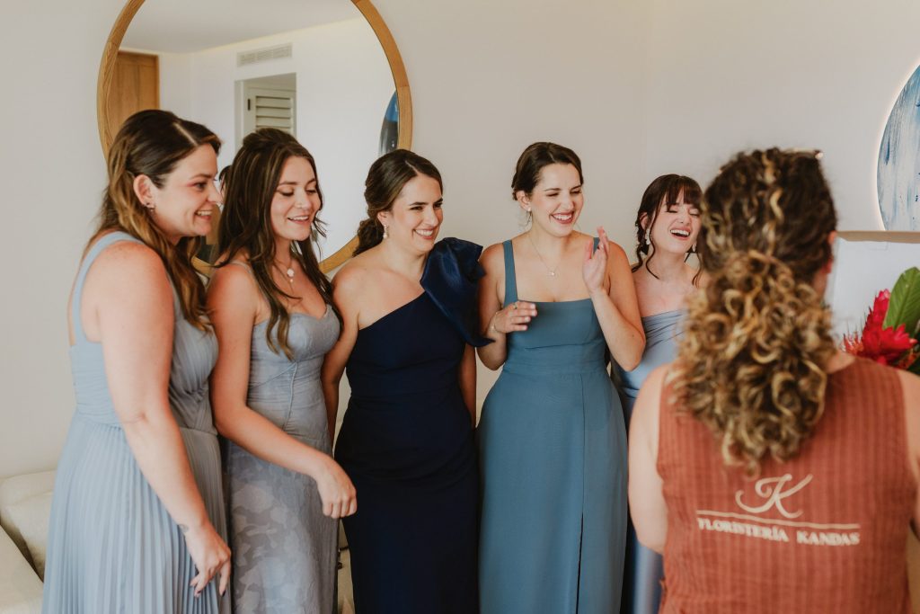 Equipo de Floristería Kandas con la novia y las damas de honor